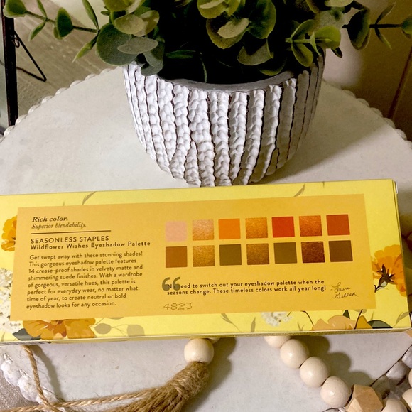 Laura Geller new not been open eyeshadow palette. Will ship out same day. - Picture 2 of 2